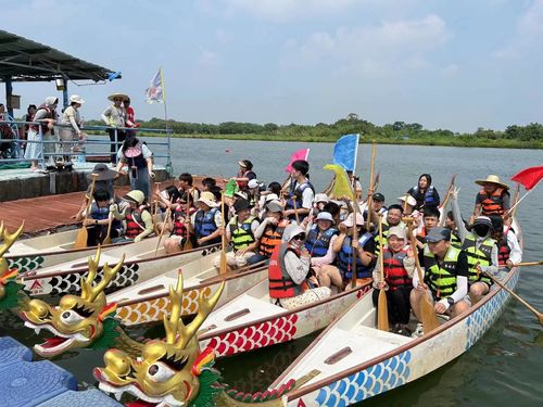 laatste bedrijfskennis over Shenzhen Hongsinn Precision Co., Ltd., een toonaangevende fabrikant van custom precision onderdelen, viert het Dragon Boat Festival met een spannende uitstap